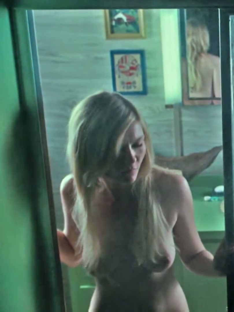 Kirsten Dunst-Melancholia (2011)