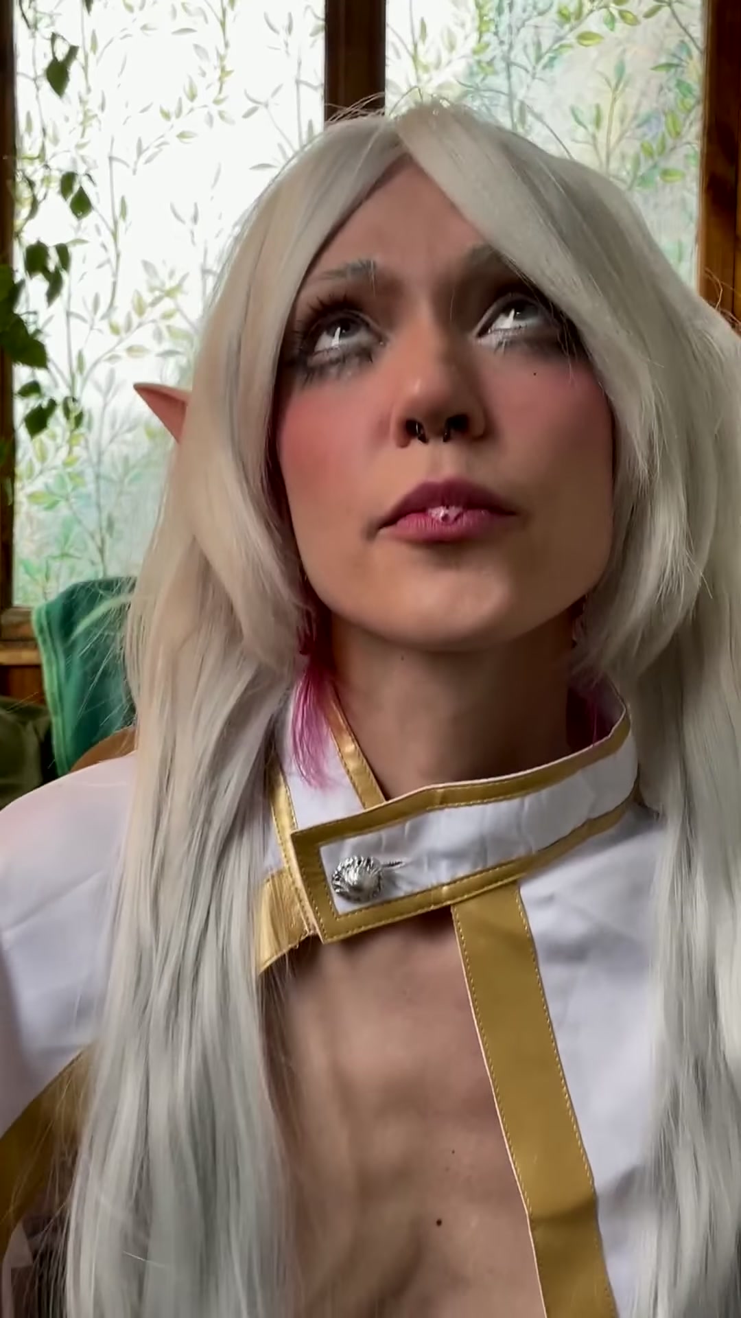 elf tongue keeps dripping the whole clip