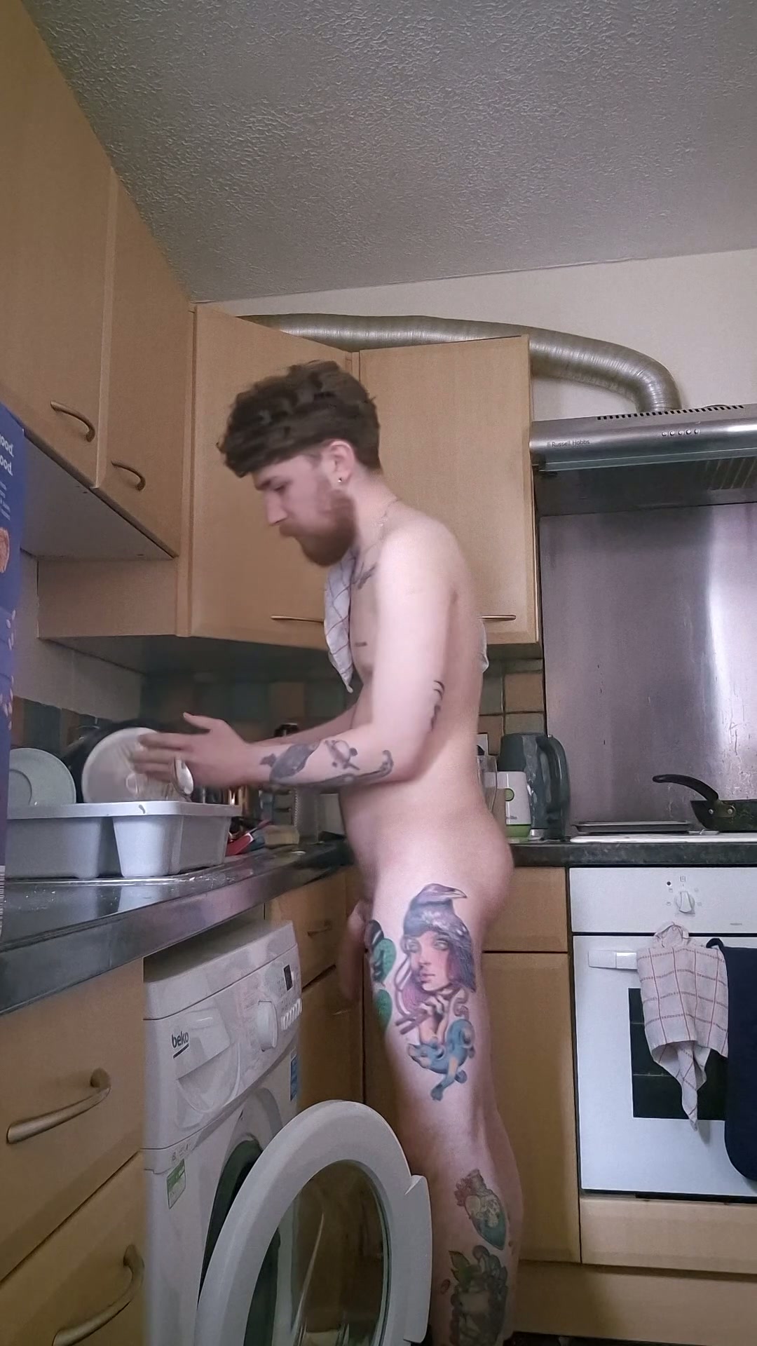 Doing housework is a lot more fun in the nude