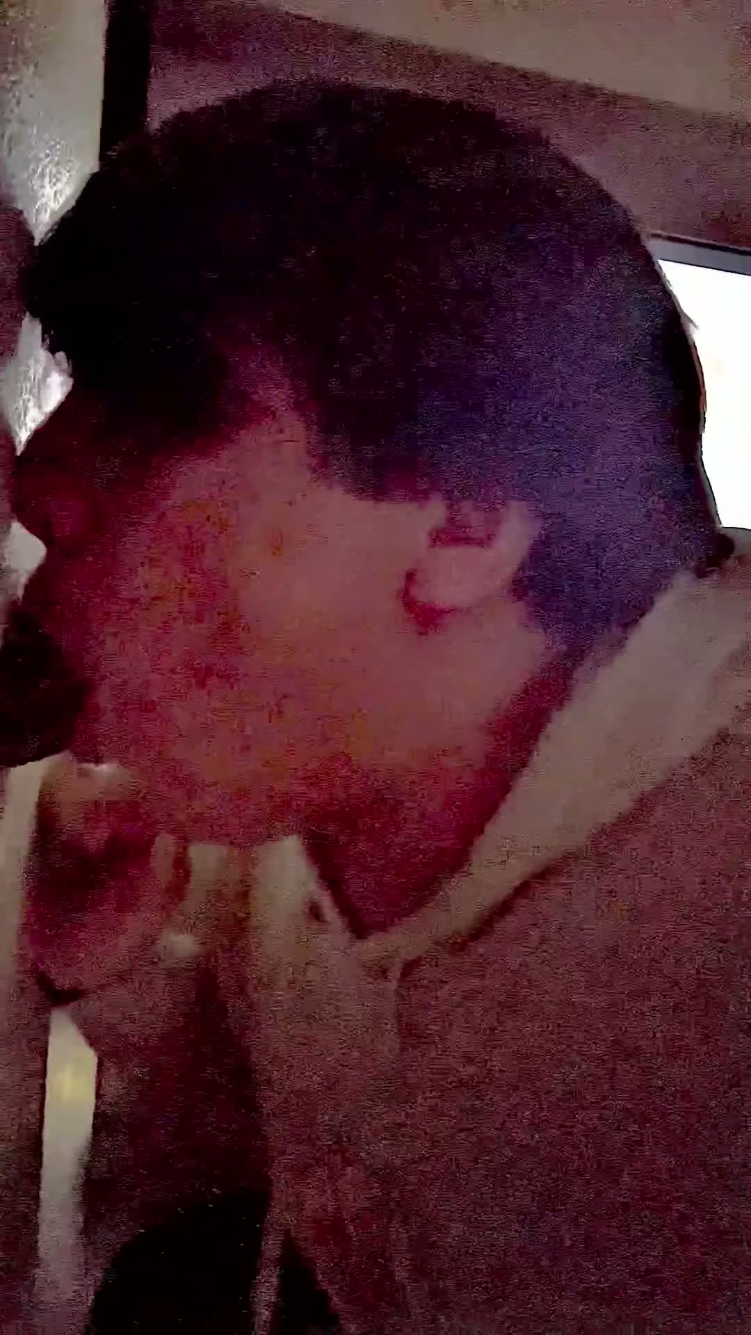 Sucking a stranger off in the gloryhole 🫢😋