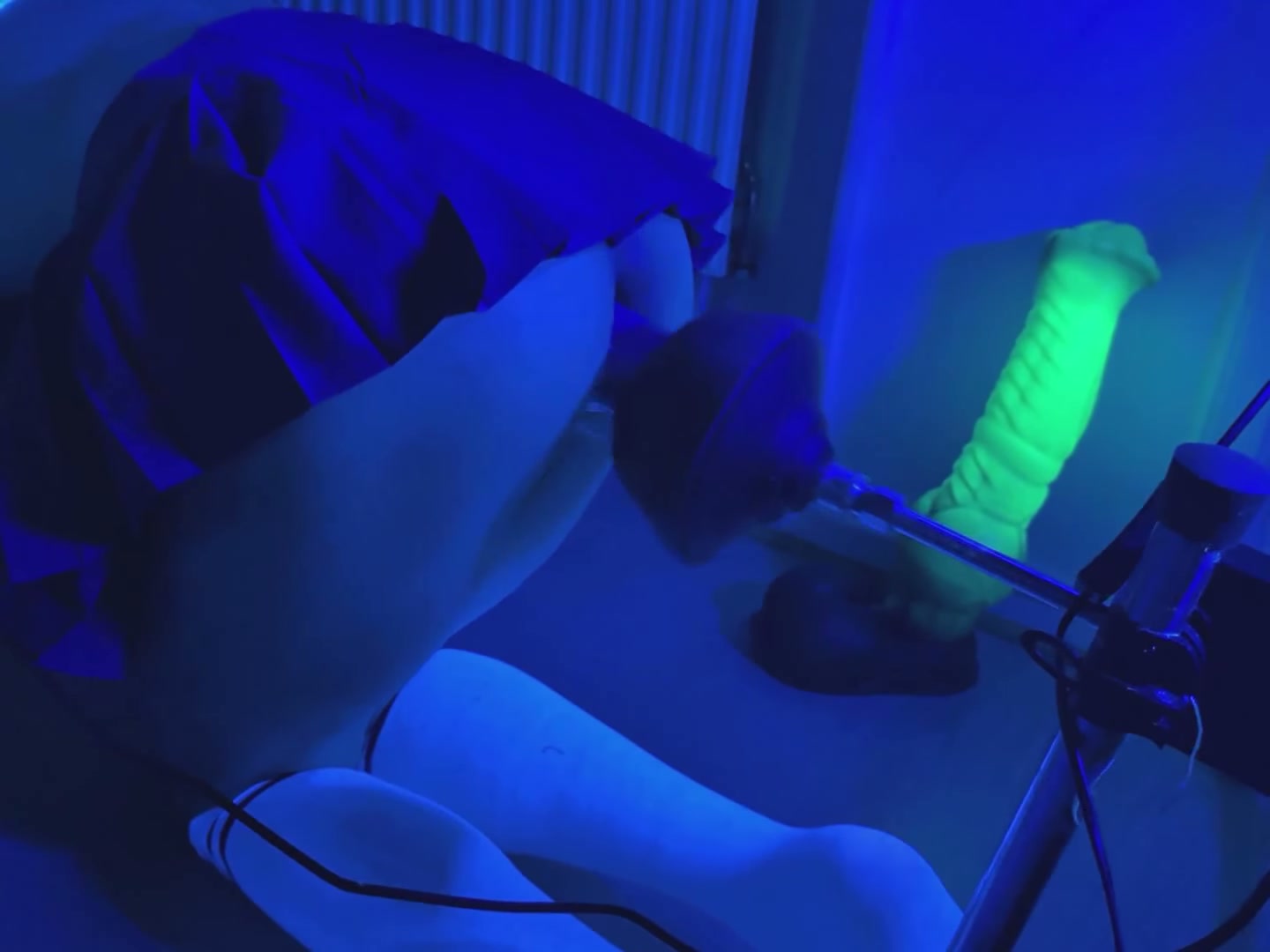 [MtF] Bad dragon rex knotting me on the machine