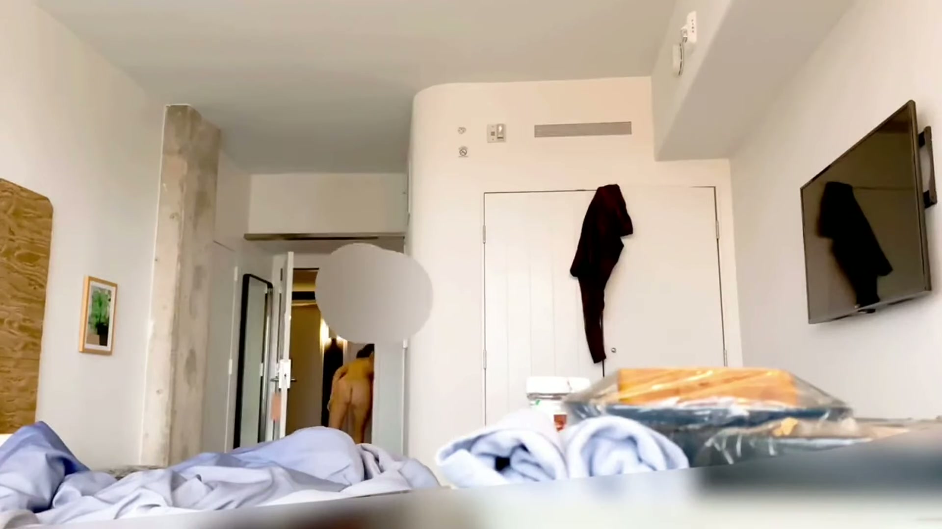 Naked girl makes sure to tip room-service