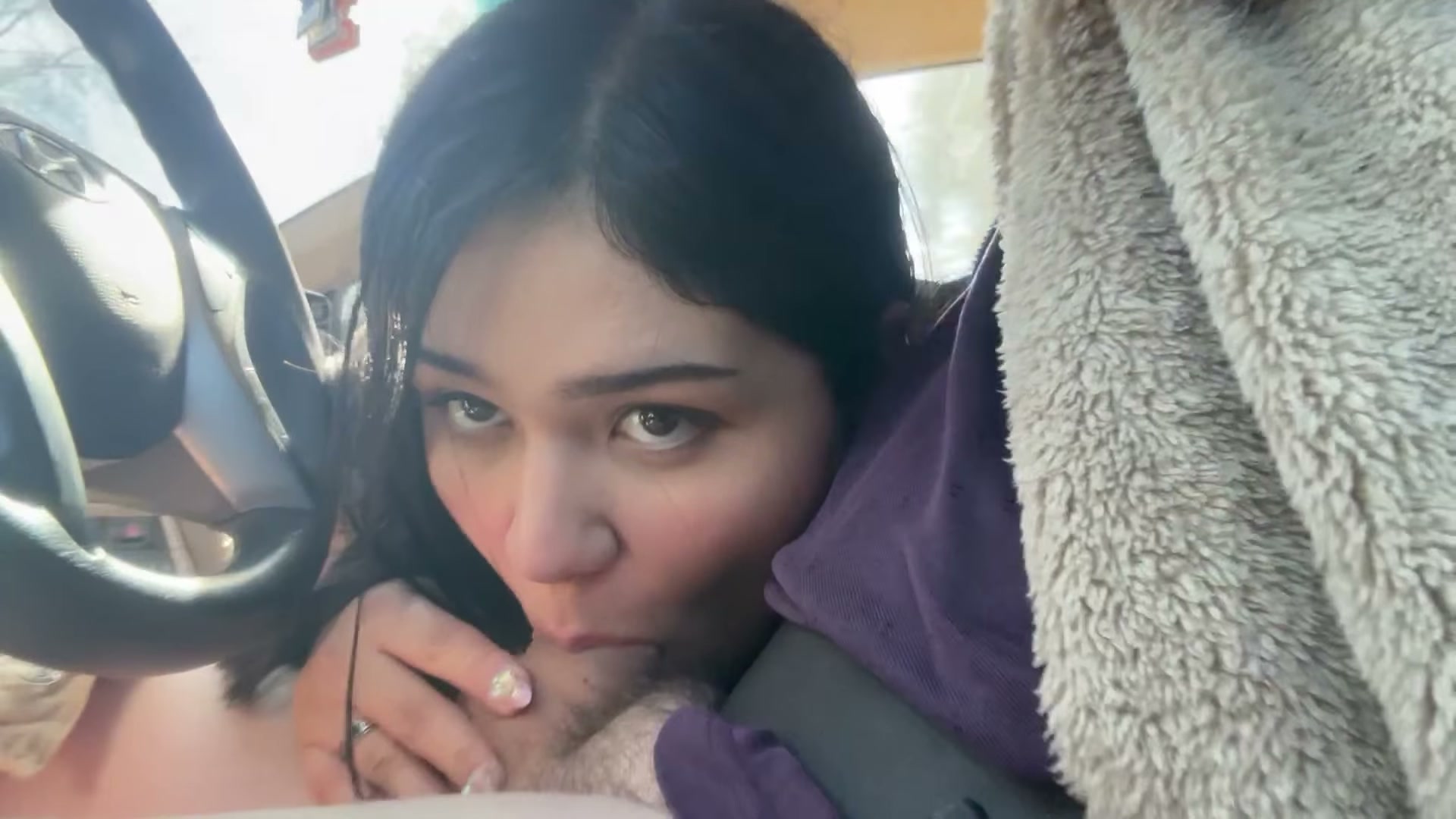 Road head makes my pussy soaking wet, who wants to take me on a drive??