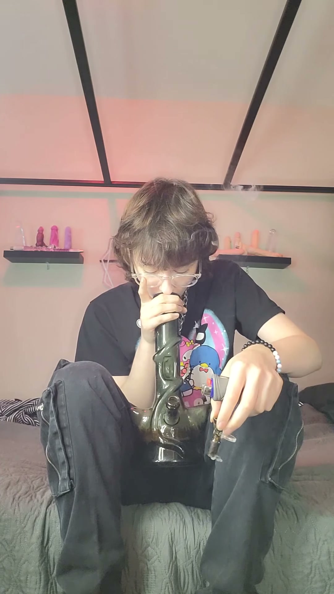 Pov: ur in a smoke sesh with me but I got that magic bong 🪄 XD
