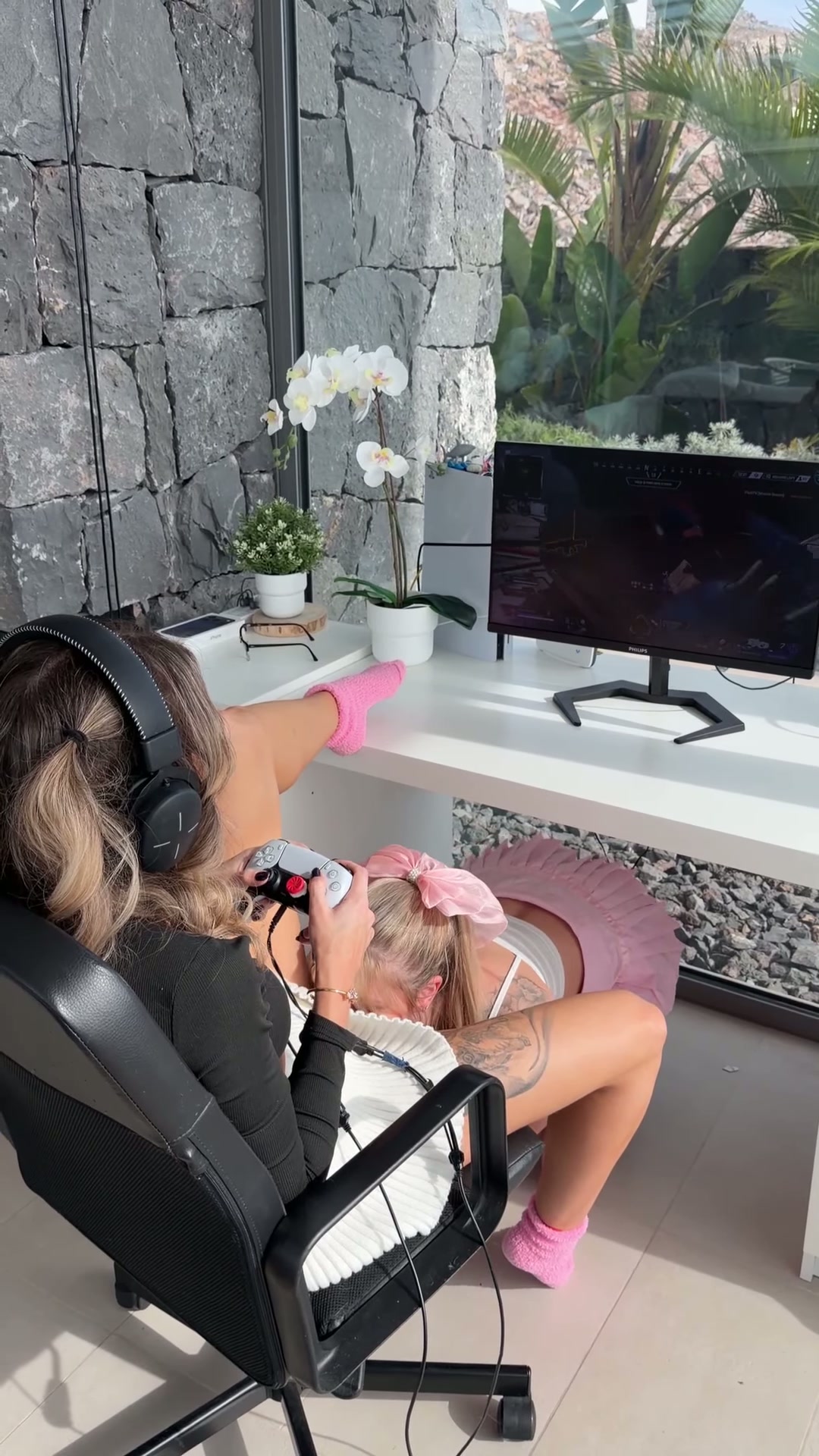 Eat all you want, but I can’t pause the game