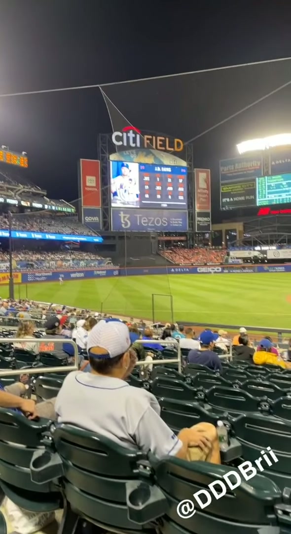 Flash at citi field🍎⚾️