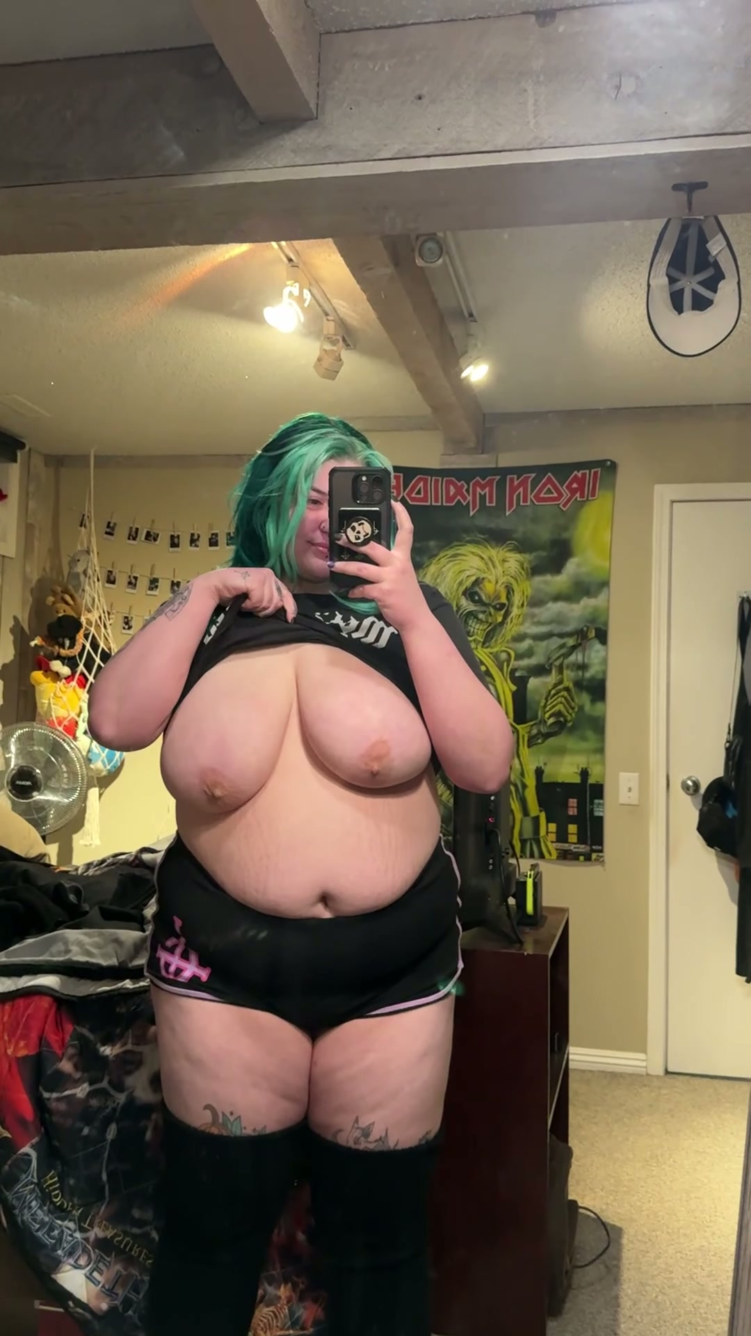 Nothing to see here, just a bbw goth girl flashing you 🥰🤗
