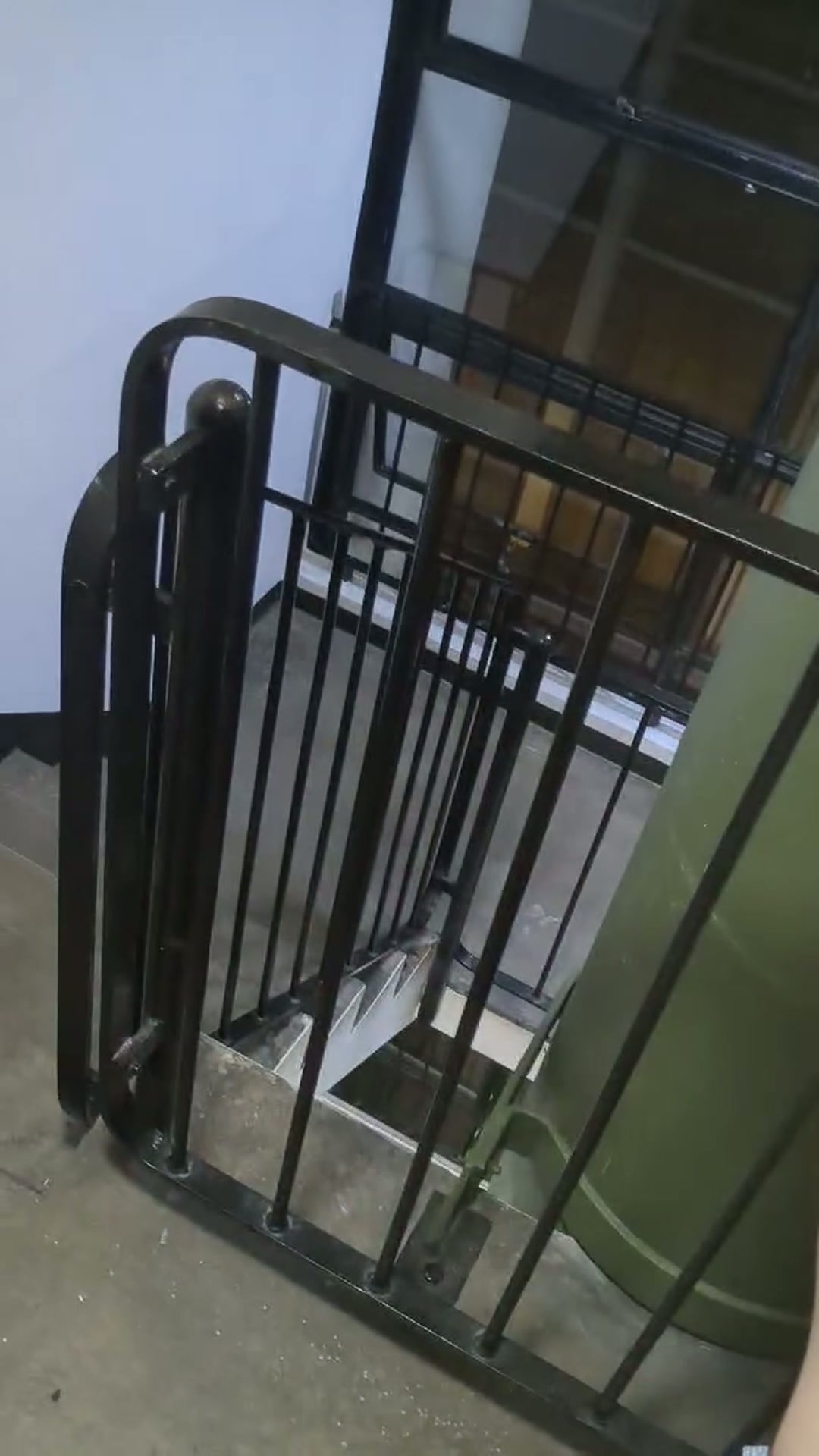 Fucking a slut in the stairwell