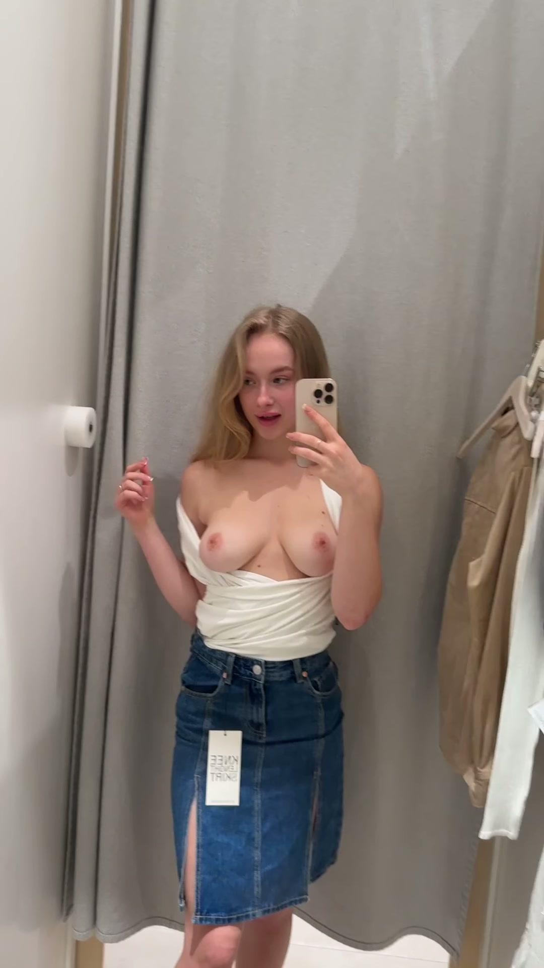 Free nudes and free video call, Ask me anything, add me on snap--(Viviannaaxtz