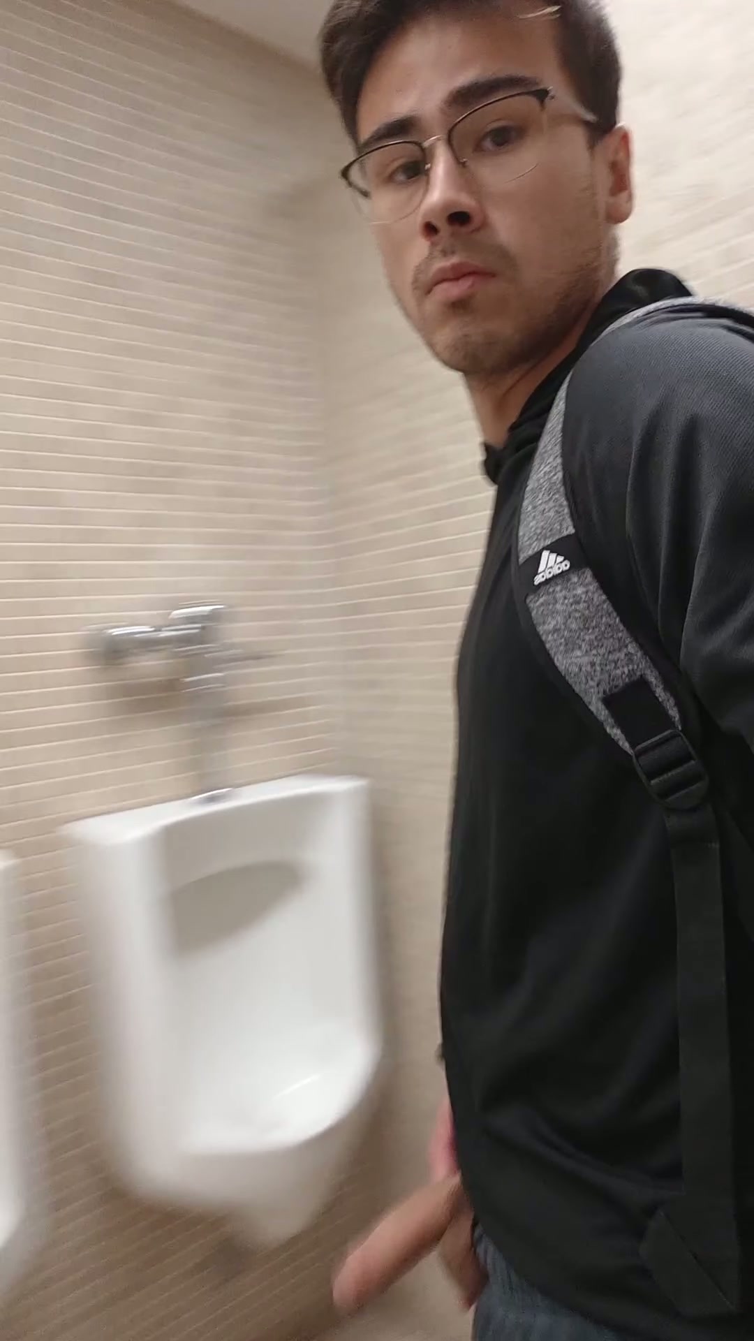 I love urinals without borders I just wish there was a cock within arms length