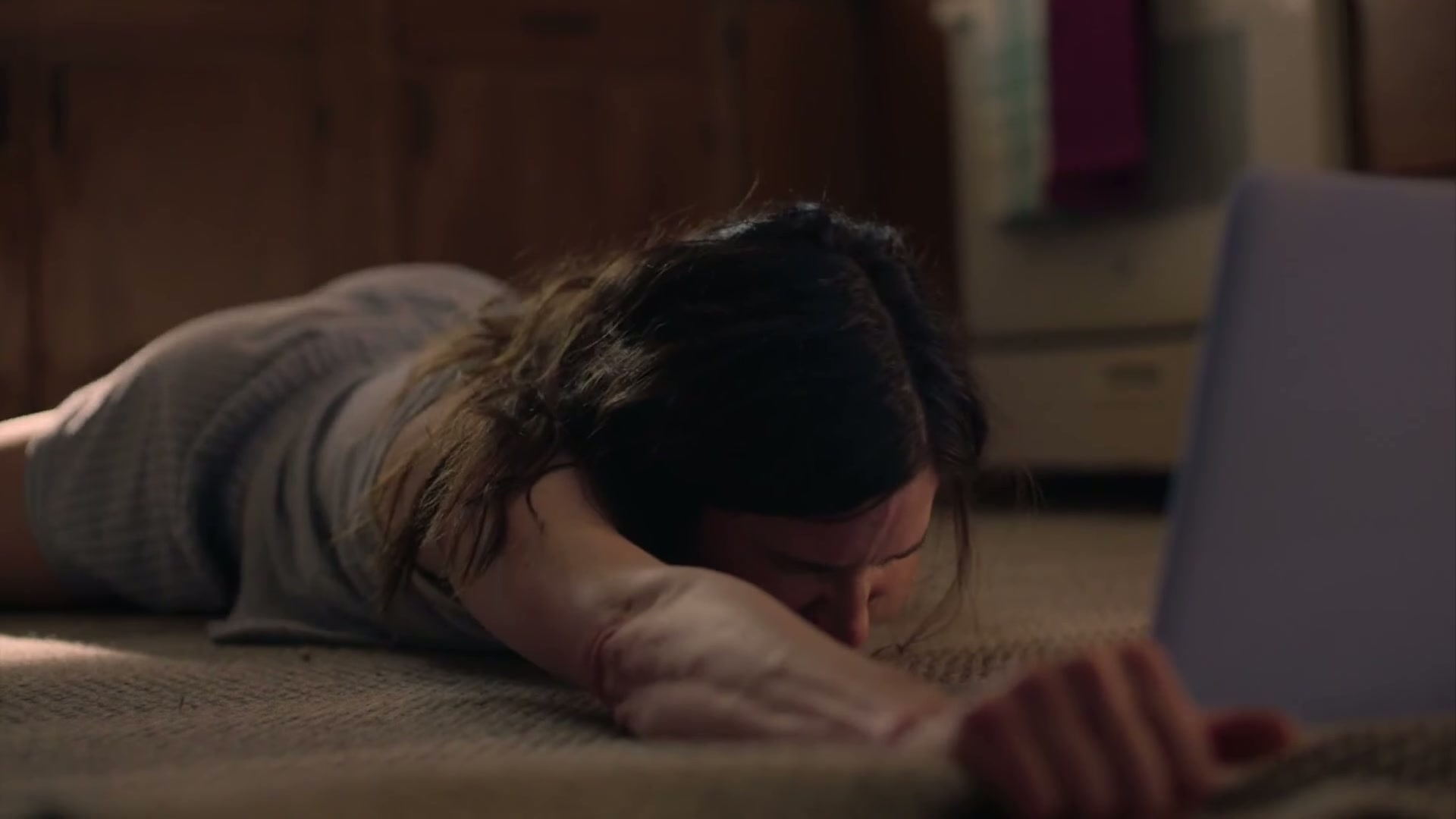 Kathryn Hahn watching porn and masturbating (from Mrs. Fletcher)