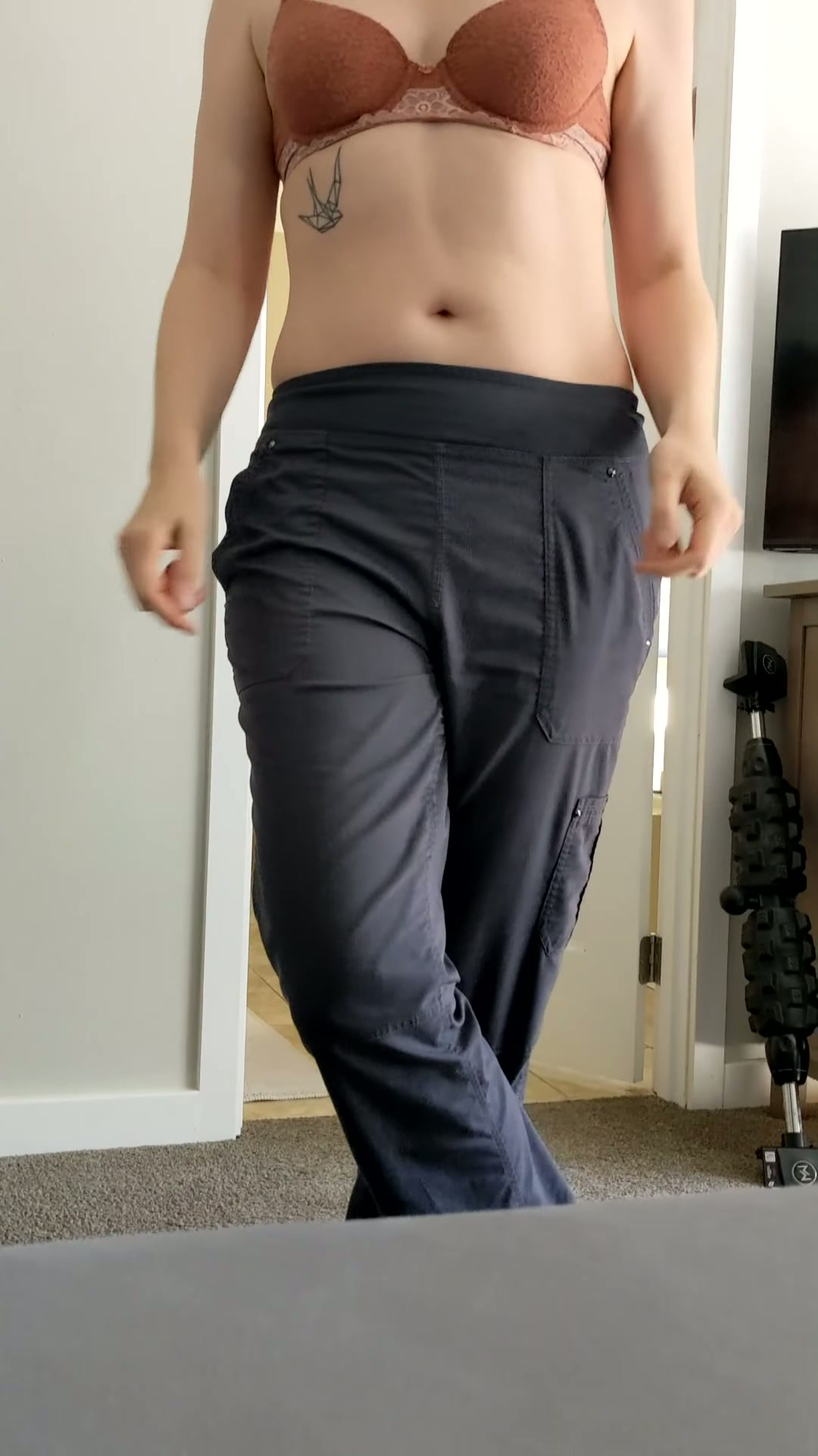 The tiny zipper on this scrubs top LOL. That's turning you on, right?