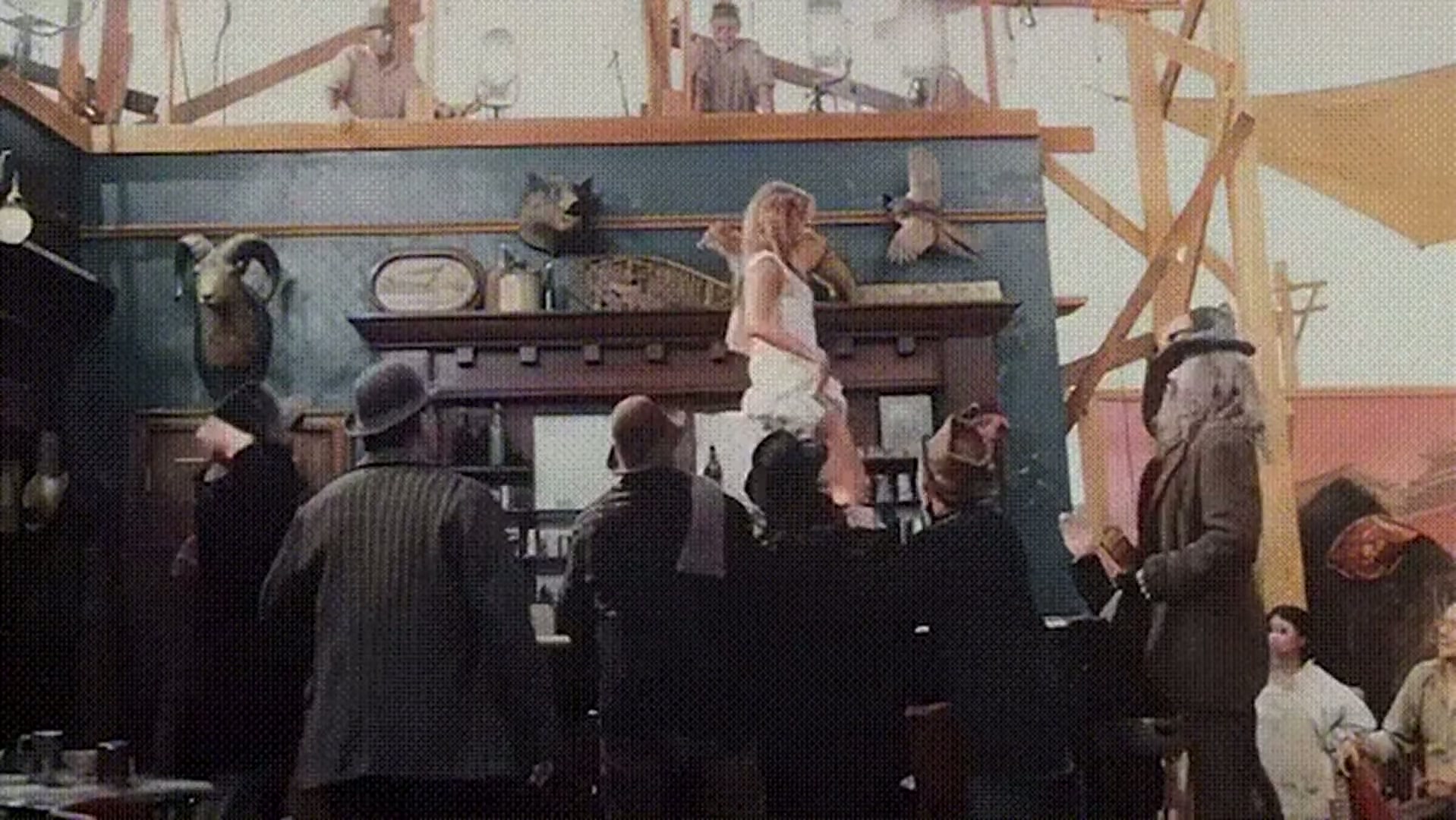 Margot Robbie boob in Babylon, was Samara Weaving her Body Double?