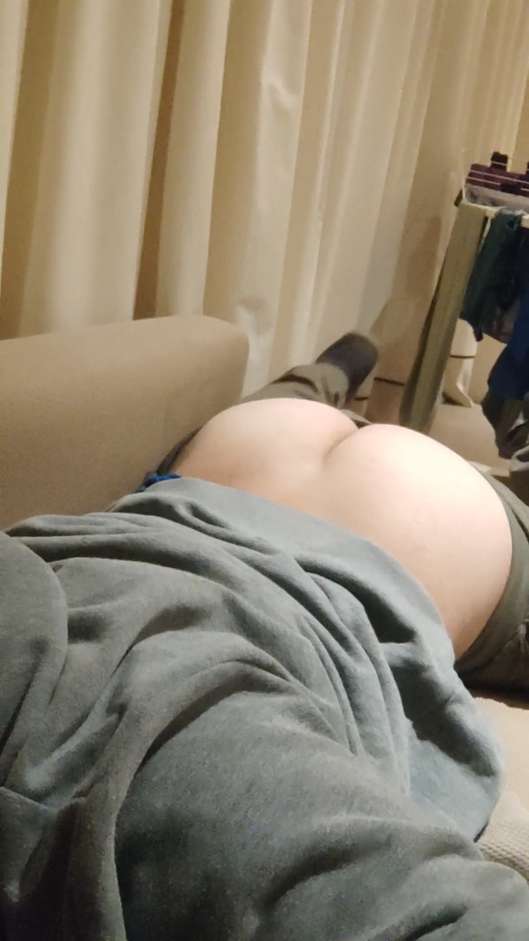 Need a big guy to feel his weight over me while breeding my hole