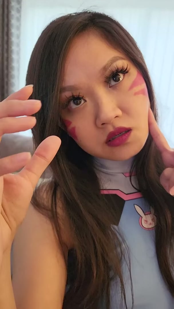 D.Va (Louisa Lu Cosplay) Hypnotized and Frozen