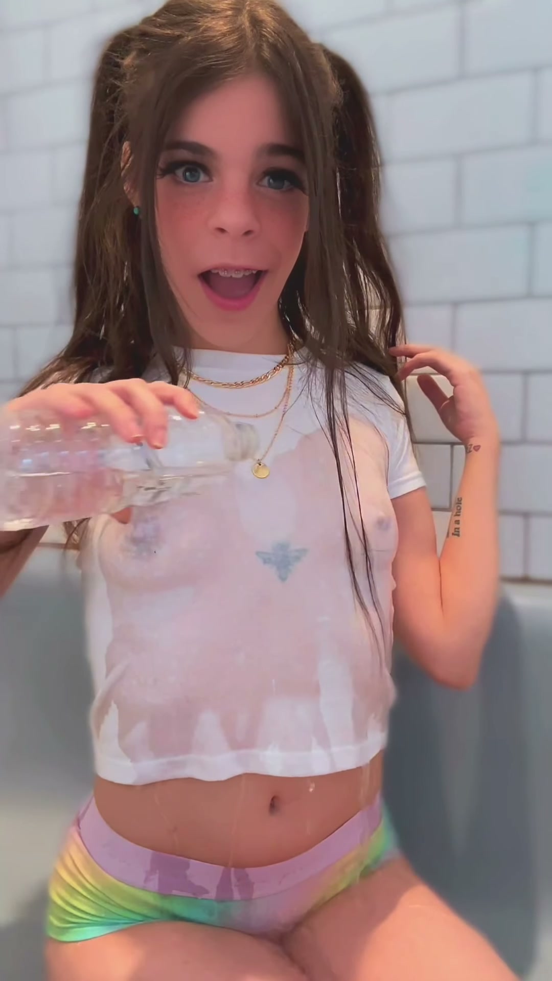 Wet tshirt reveal- Del / ShieldedmaidenCB (oc) 