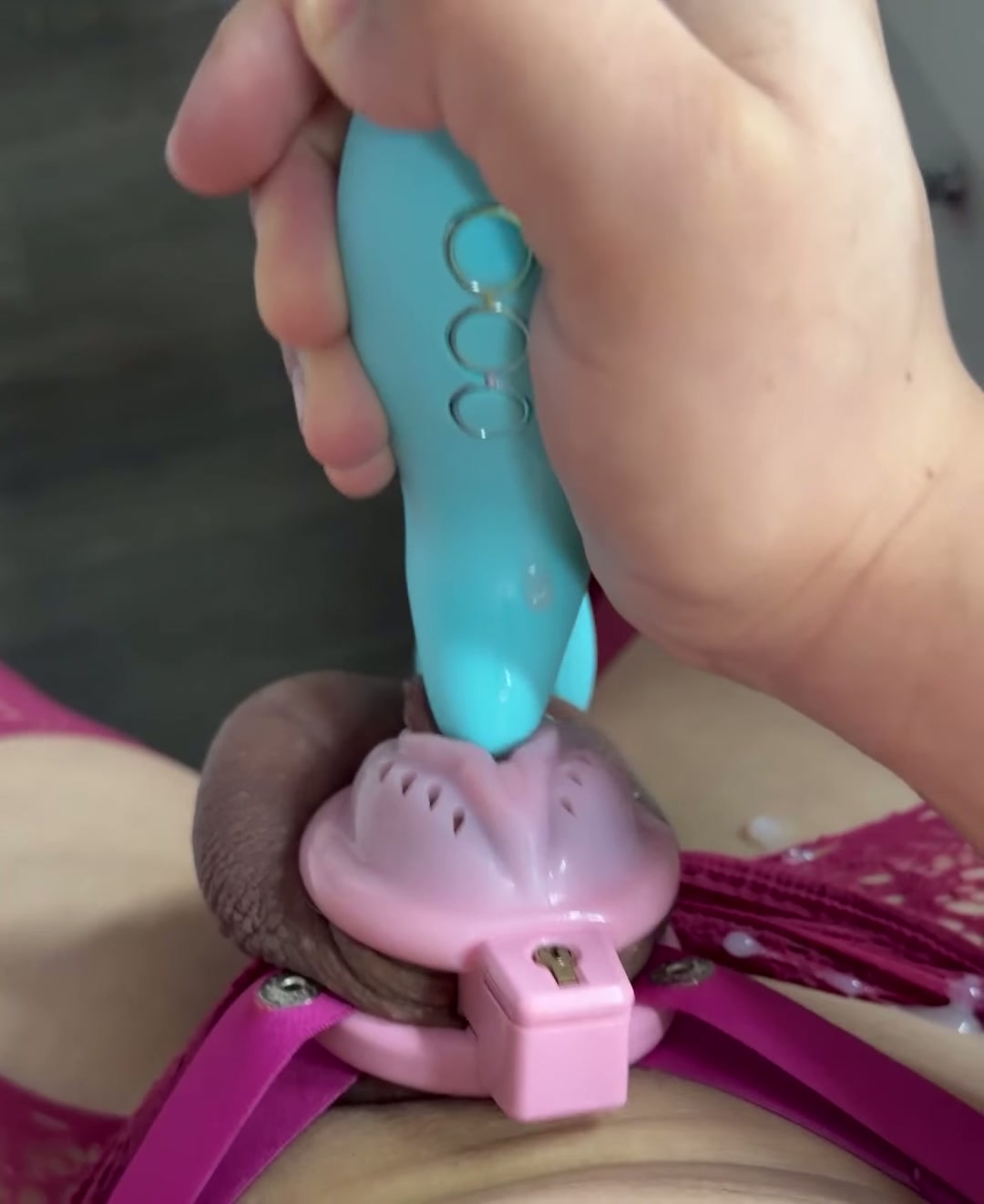 Cumming for my first time in my chastity 😚