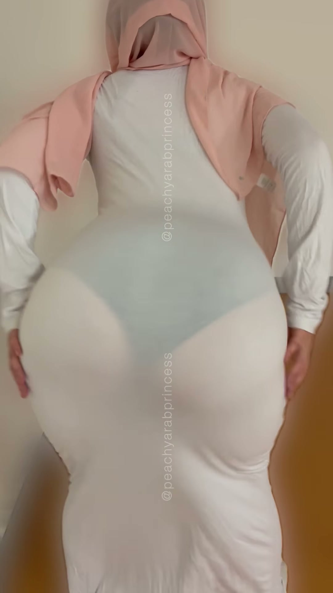 Innocent Hijabi housewife twerking in secret