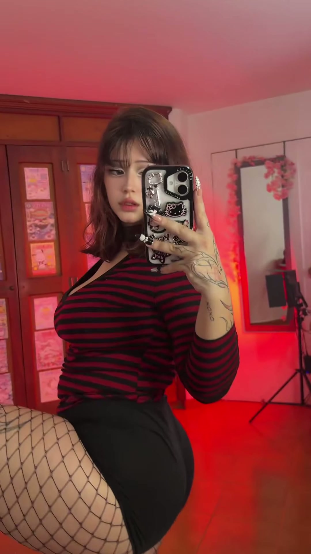 My ass cheeks want to slap your dick
