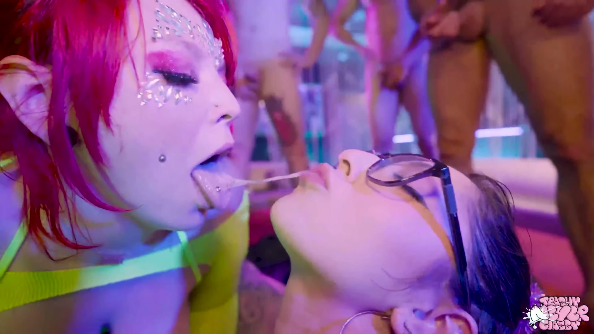 Hot messy cum kissing