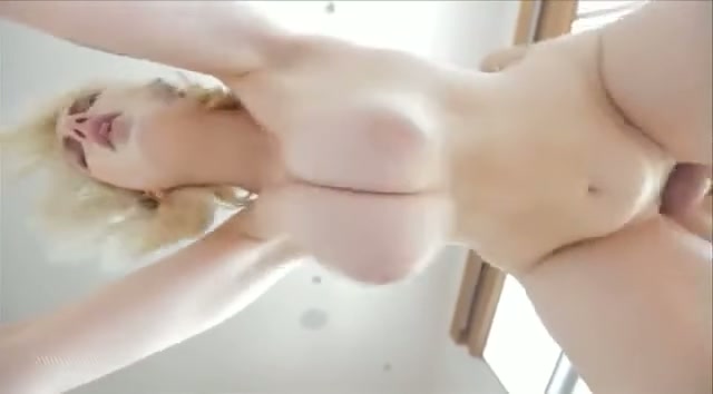 Mmm i love her jiggles