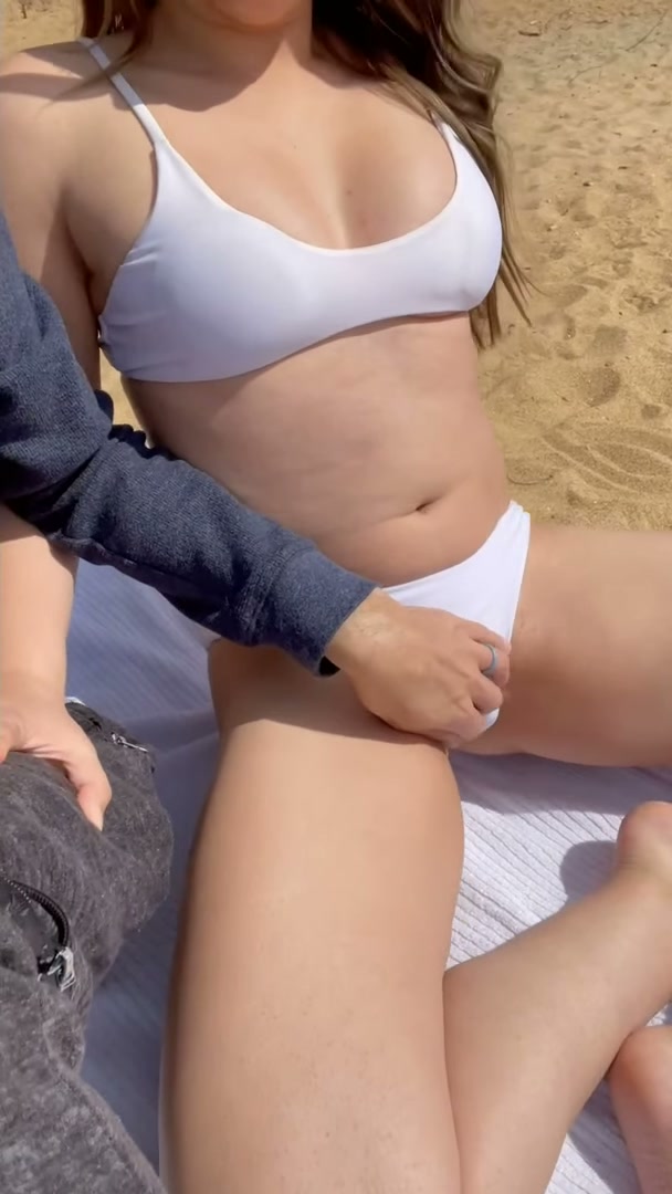 When there’s people walking down the beach and your man says he won’t stop until you cum 🙊 [gif]