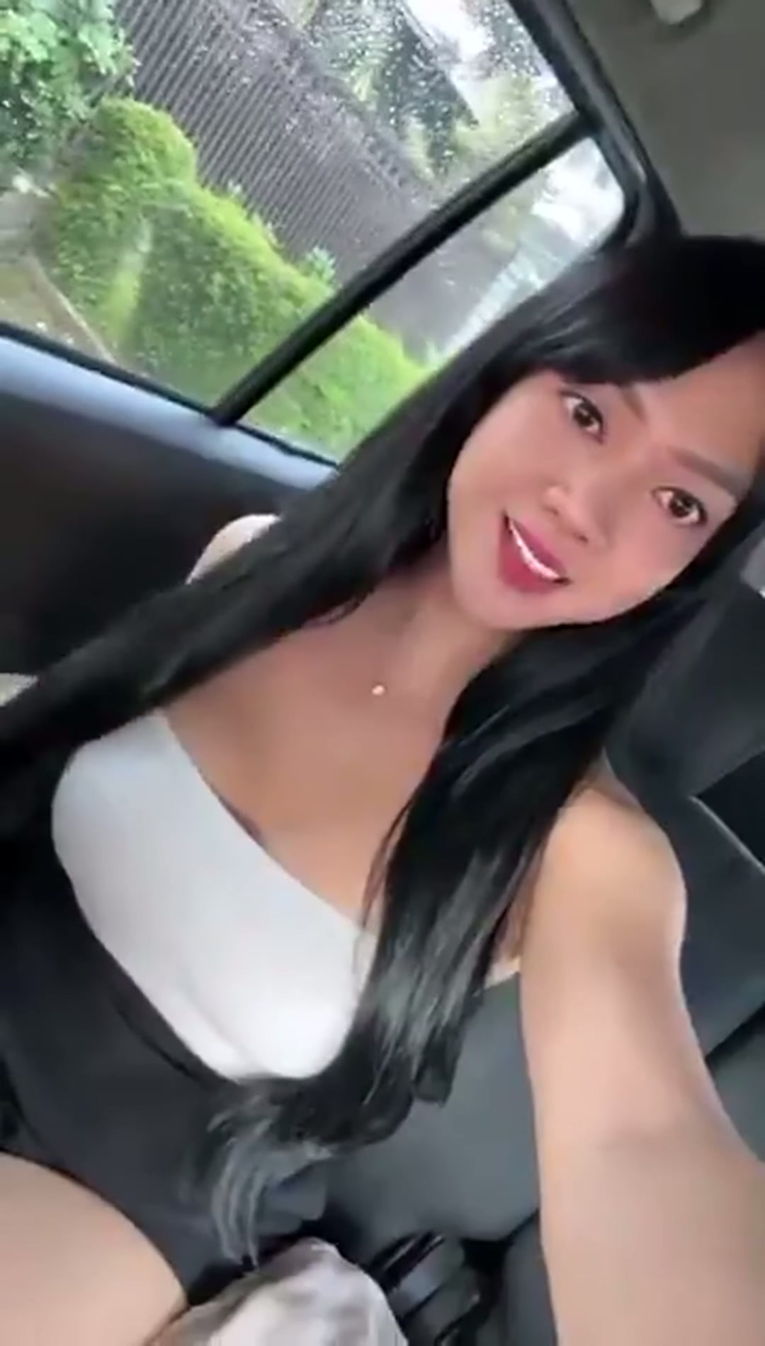 Looking for someone to bang this Tgirl, who's down?