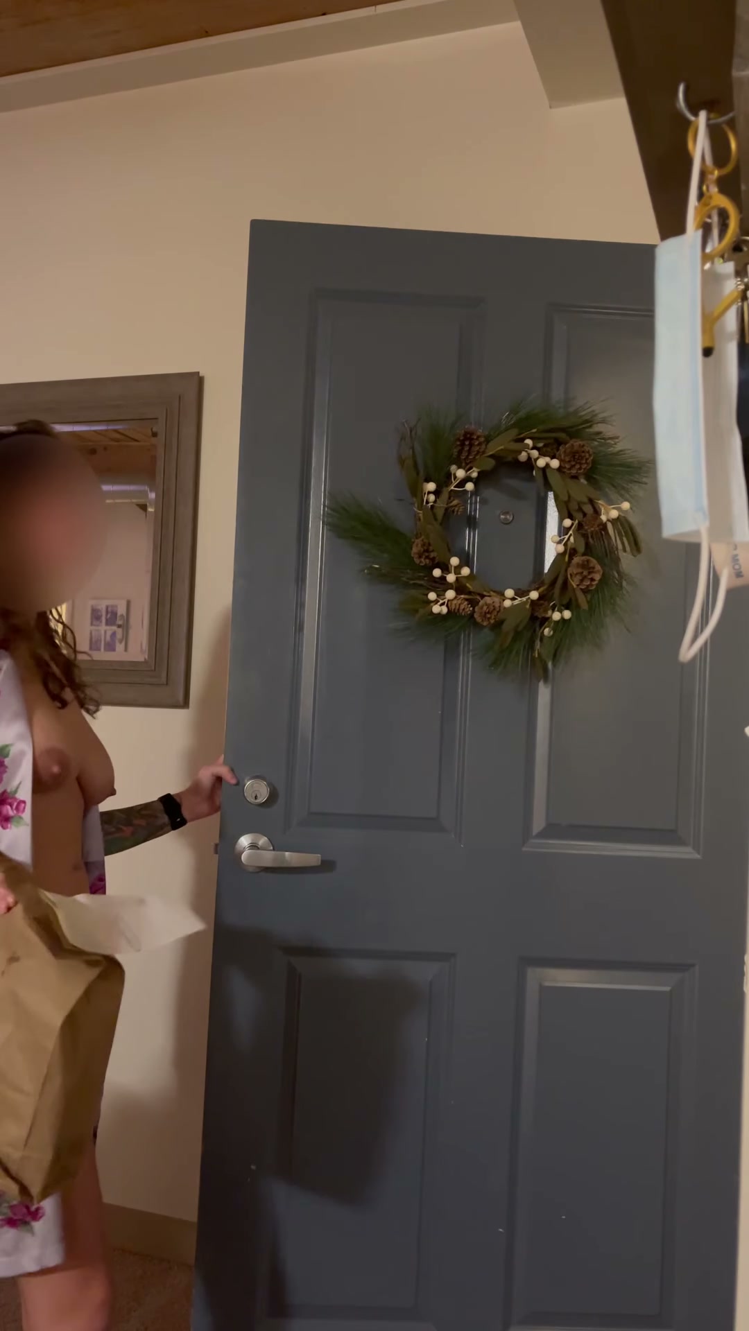 This delivery man got so nervous! 