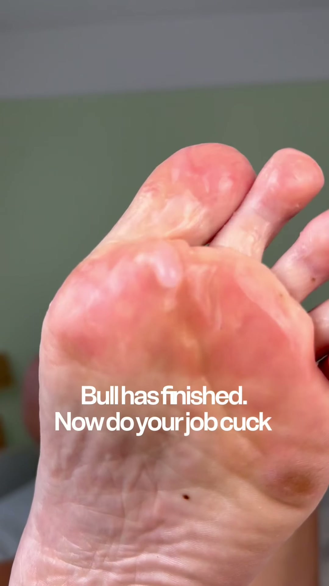 A good cuck always cleans alpha’s cum for me 💦😘