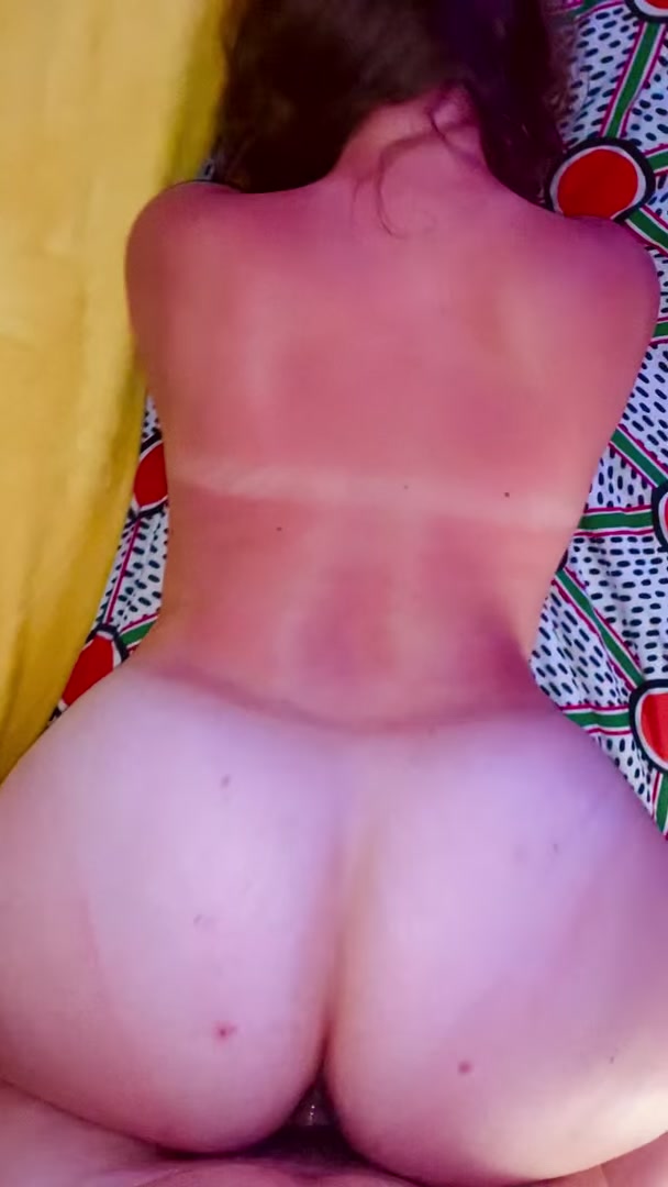 Pardon my tan lines. Hope the big butt makes up for it 😘😘