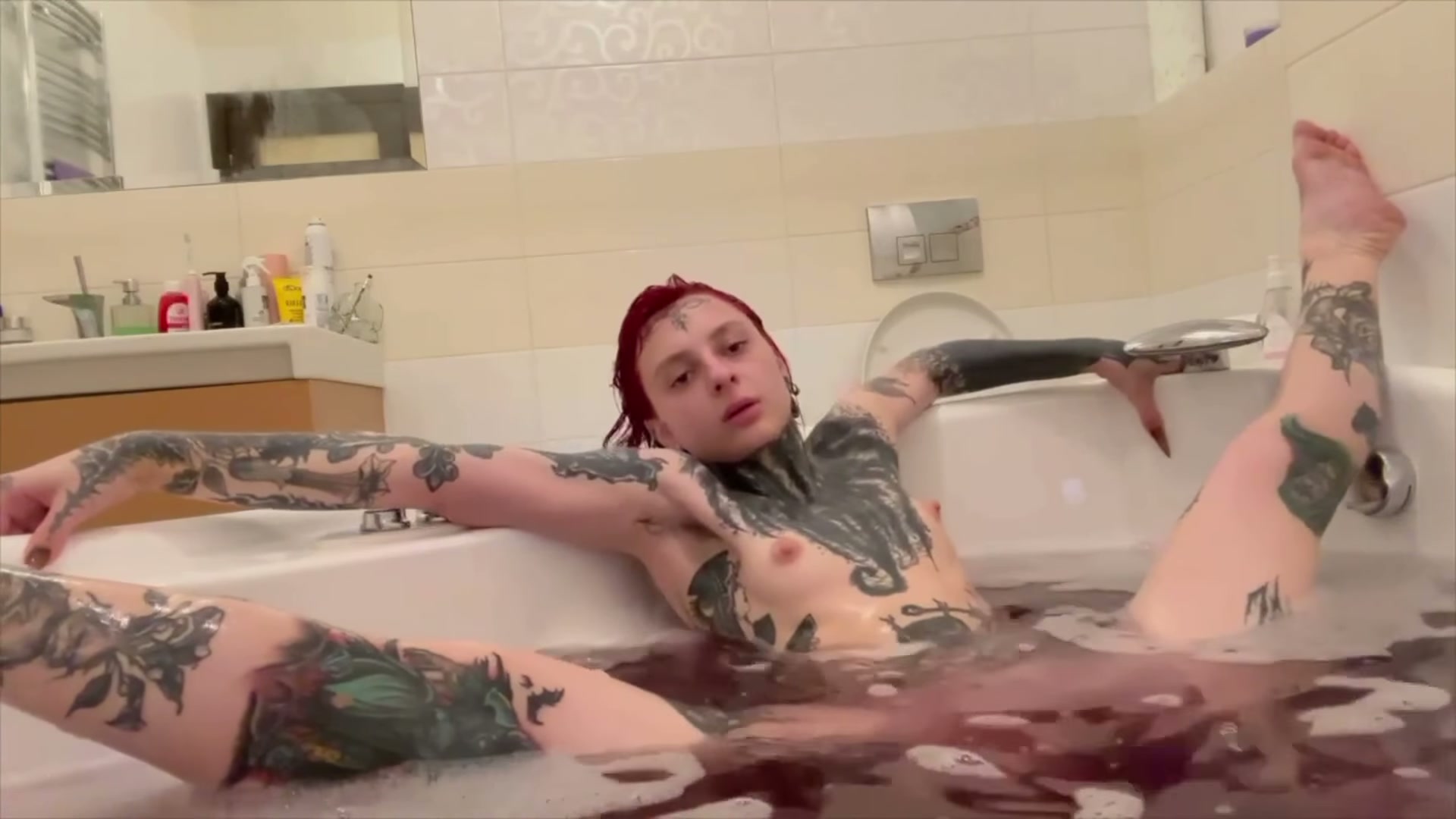 Love spreading my legs in the bath