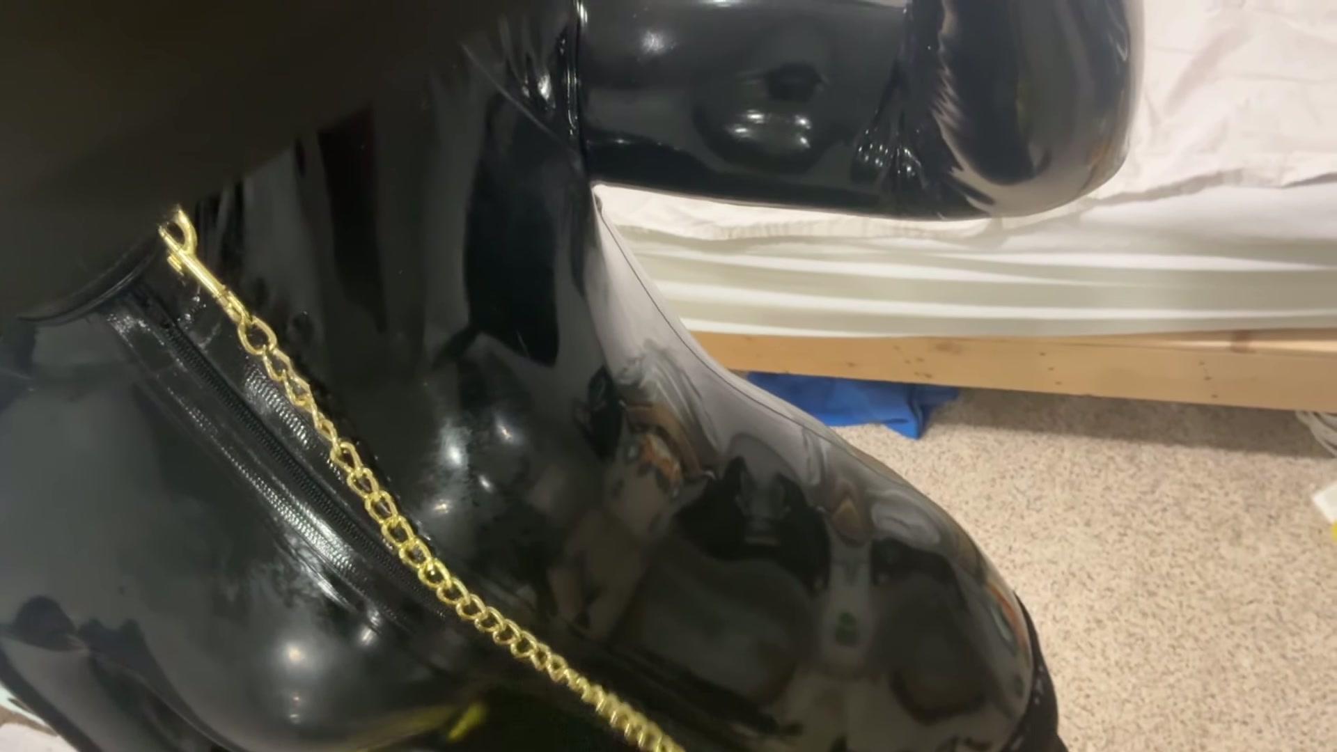 Some latex and chain ASMR with my collar :P [OC]
