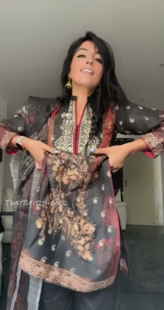 Slowly lift up my kameez 🤭