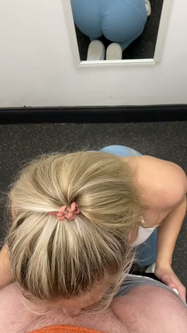 Just a quick blowjob in the college gym locker room before someone notices!