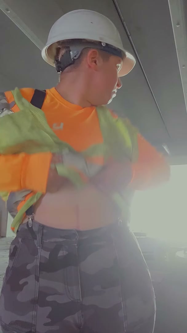 Showing my tits off in a giant crowded construction site [rapeable]