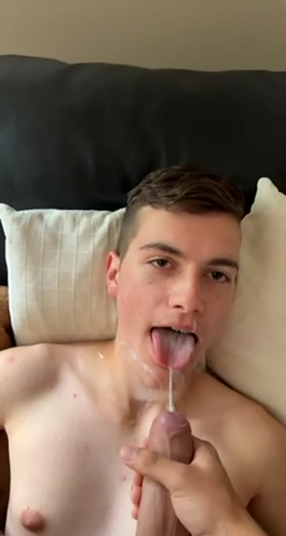 Cumshot felt so nice he couldn’t hold the phone still 😝