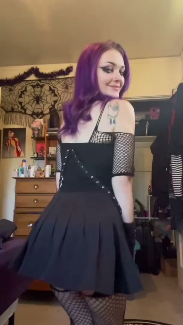 Something magic happens when I bounce my lil emo ass