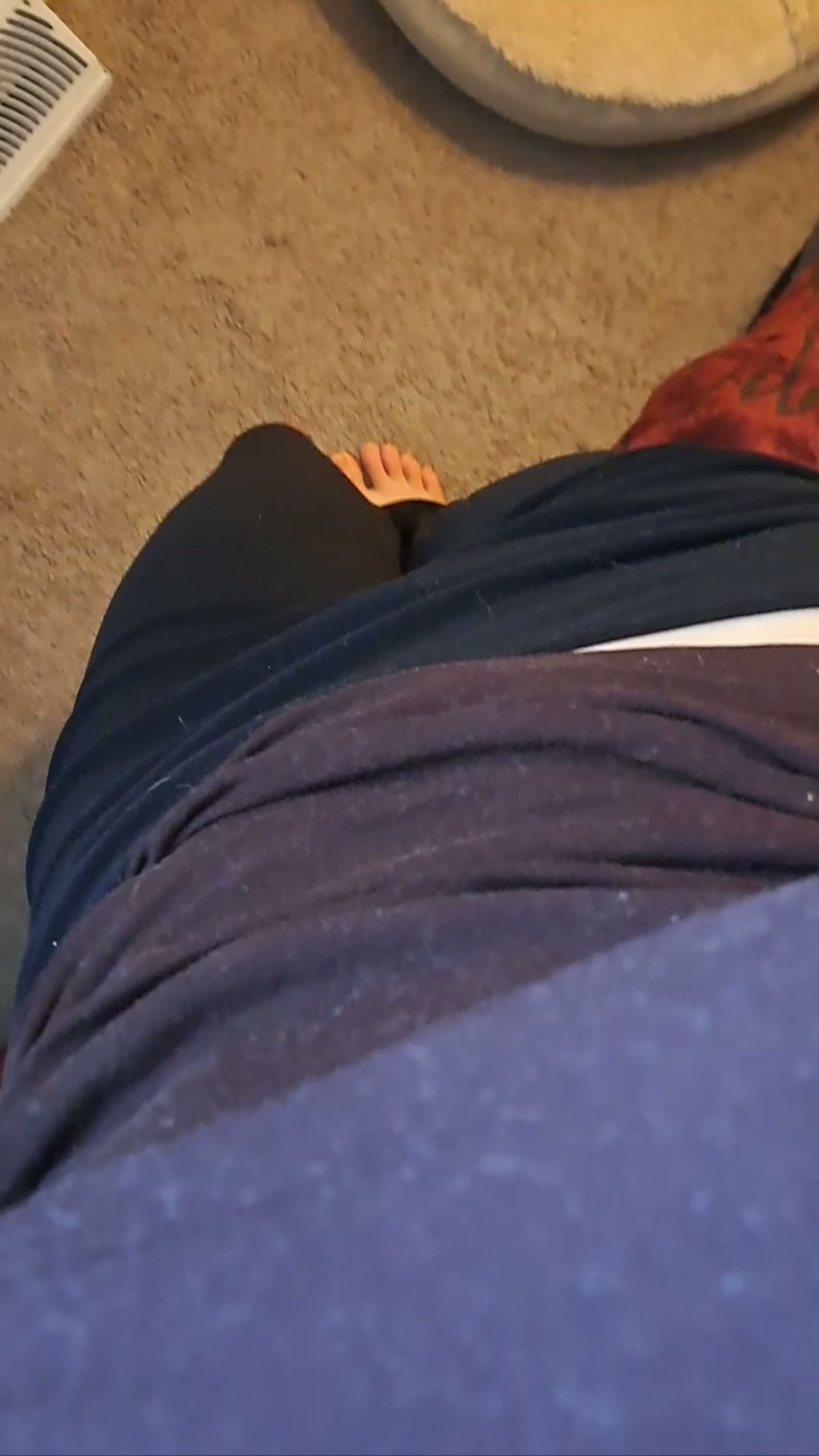 There's something so satisfying about revealing my mound in comfy clothes <3