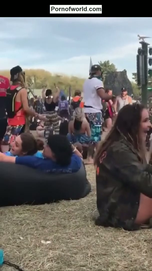 Amateur. Public facesitting in a concert. There are a lot of people around - gifv