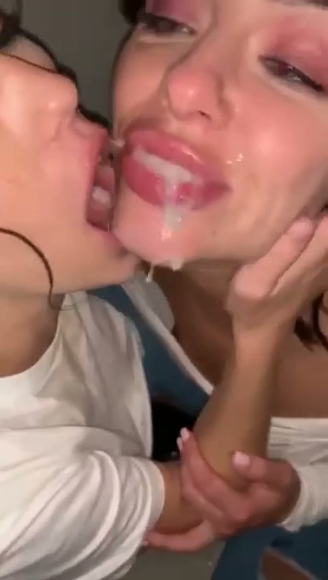 Searching for two sluts to reproduce this scene 😮‍💨