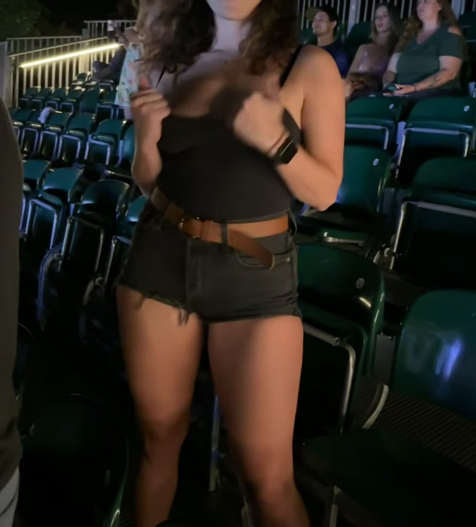 Concert tits!